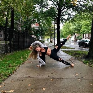 Alo Yoga ripped leggings